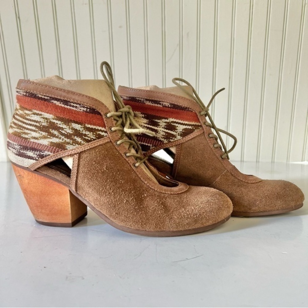 Latigo Straw Soleil Tan Suede Lace Up Wood Heeled Shoes Size 8